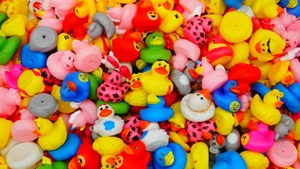 PACK OF QUACKERS-2" RUBBER DUCK ASSORT-400CT